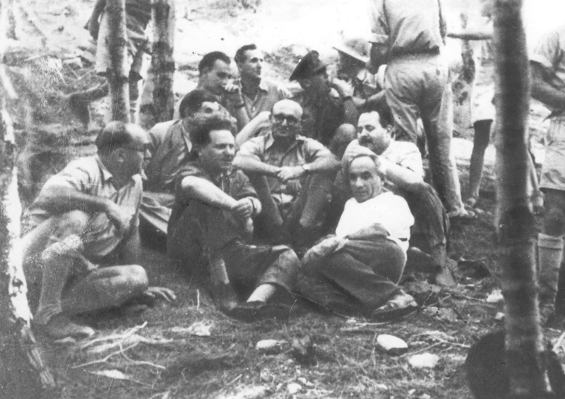 חברי הפיקוד העליון ביער משמר-העמק (אליהו גולומב, משה סנה ויעקב דורי), 1942